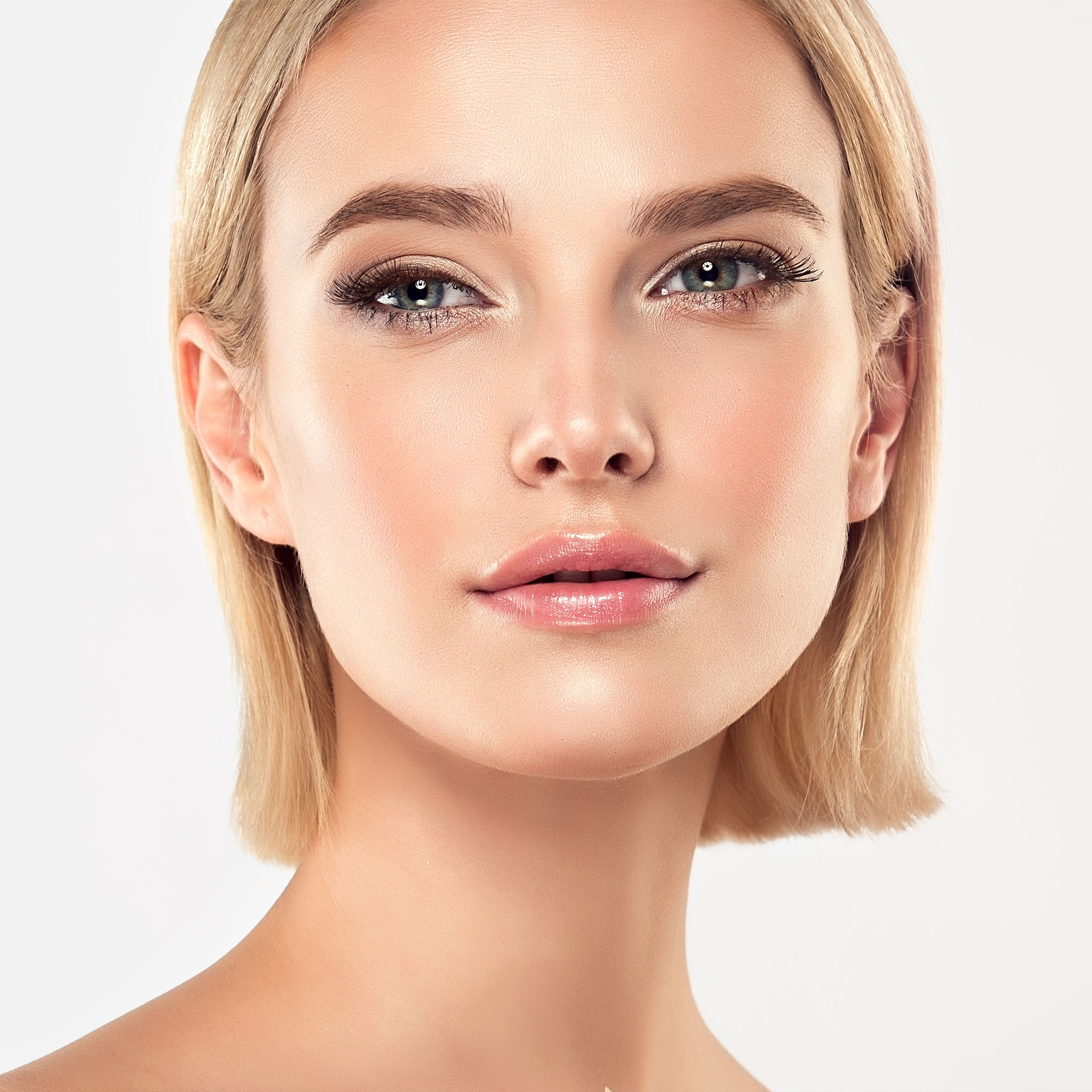 zategnuta sjajna koža lica